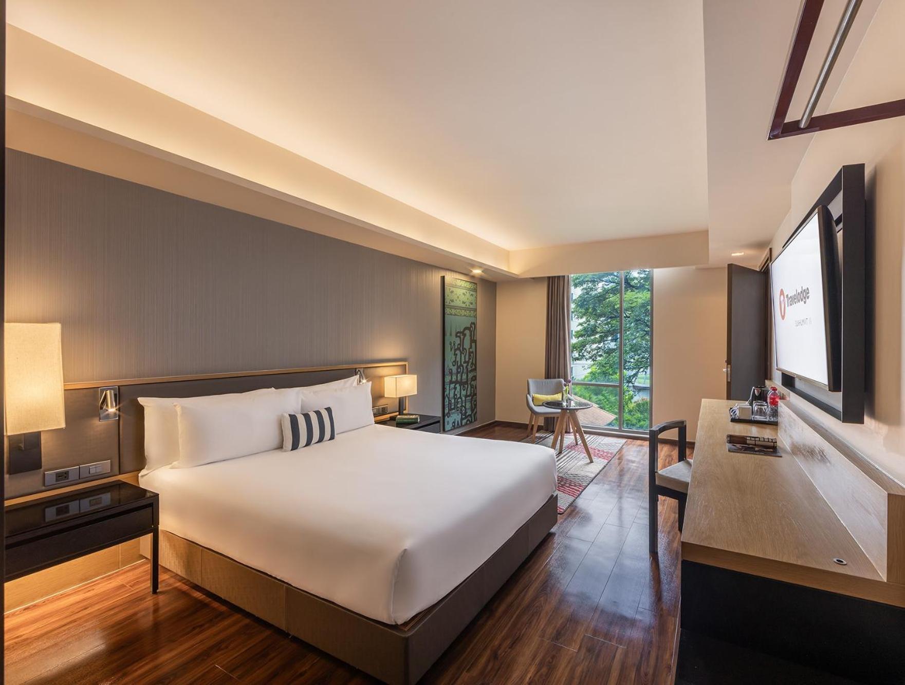 Travelodge Sukhumvit 11 Бангкок Экстерьер фото